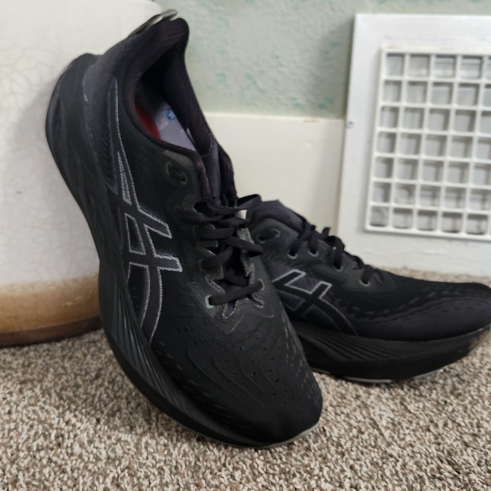 ASICS NOVABLAST Black Running Shoes